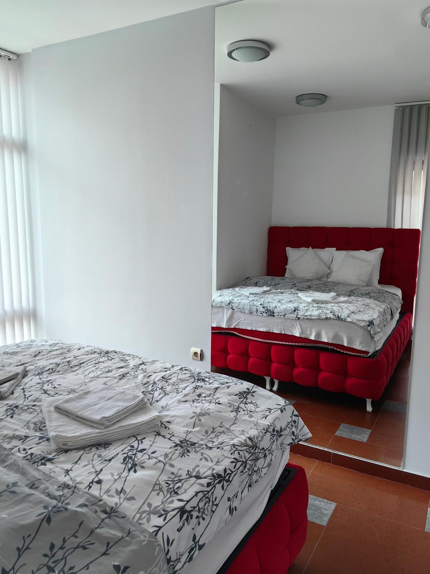 2 Bedrooms Apartment. Пловдив Екстер'єр фото